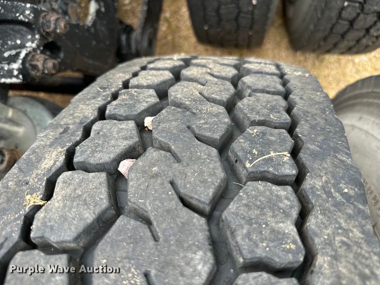 image for item NQ9679 2004 Kenworth W900L semi truck