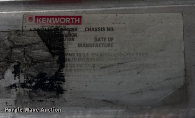 image for item NQ9679 2004 Kenworth W900L semi truck