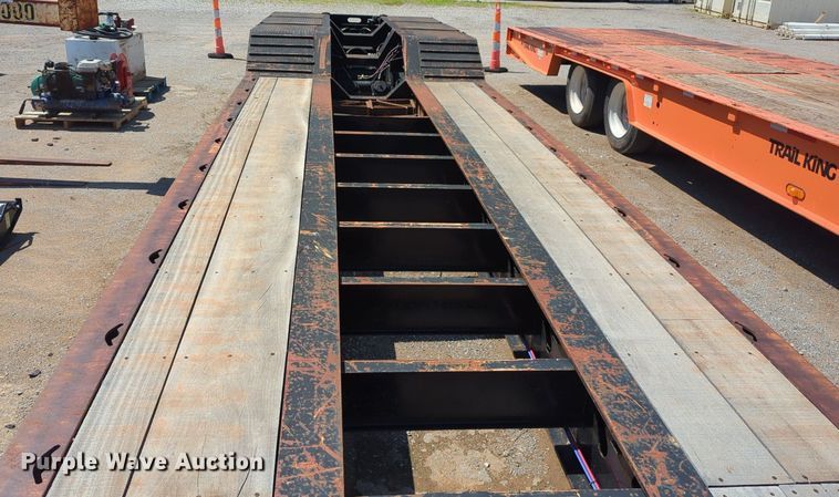 image for item NW9578 2013 XL Specialized Trailers XL 110 HDG lowboy equipment trailer