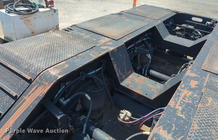 image for item NW9578 2013 XL Specialized Trailers XL 110 HDG lowboy equipment trailer