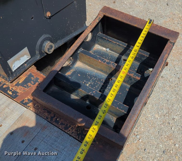 image for item NW9578 2013 XL Specialized Trailers XL 110 HDG lowboy equipment trailer