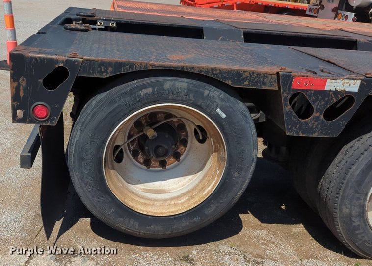 image for item NW9578 2013 XL Specialized Trailers XL 110 HDG lowboy equipment trailer