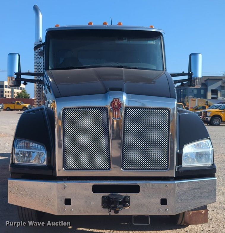 image for item NW9614 2020 Kenworth  T880 semi truck