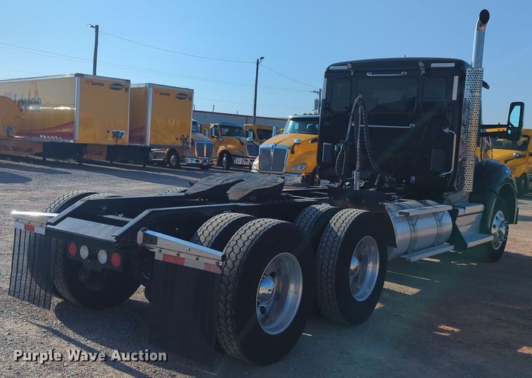 image for item NW9614 2020 Kenworth  T880 semi truck