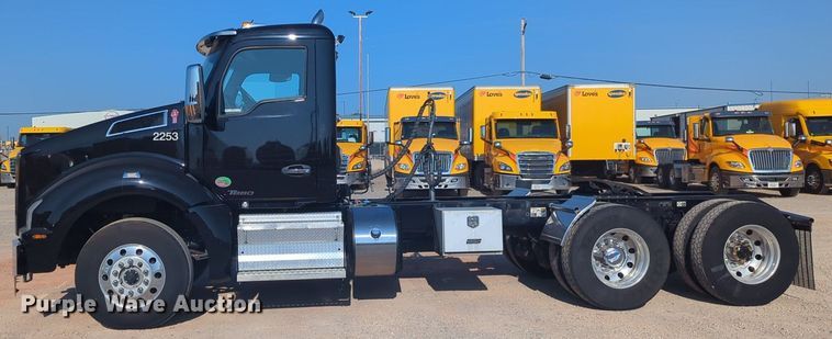 image for item NW9614 2020 Kenworth  T880 semi truck