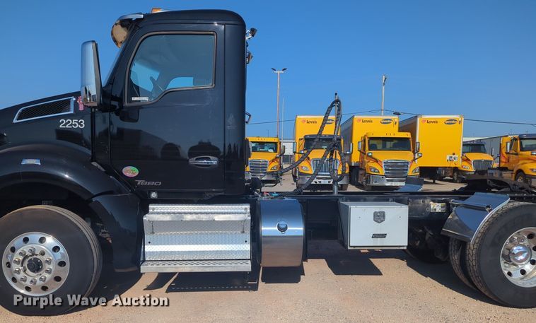 image for item NW9614 2020 Kenworth  T880 semi truck
