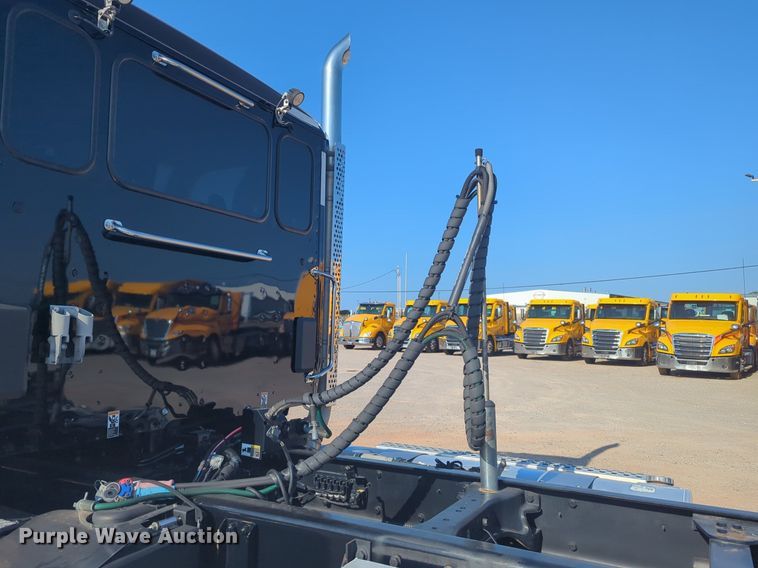 image for item NW9614 2020 Kenworth  T880 semi truck