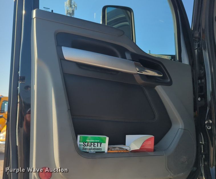 image for item NW9614 2020 Kenworth  T880 semi truck