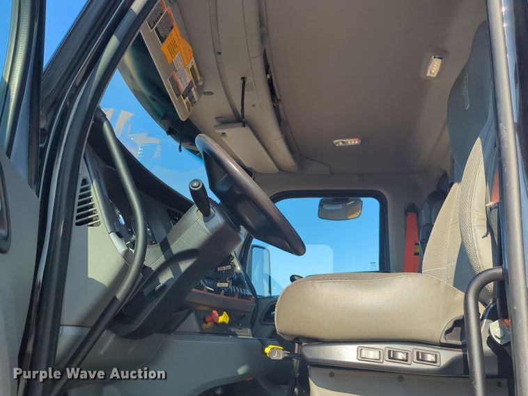 image for item NW9614 2020 Kenworth  T880 semi truck