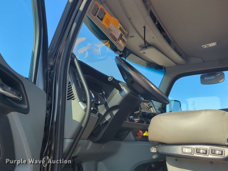 image for item NW9614 2020 Kenworth  T880 semi truck