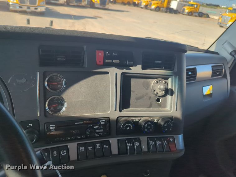image for item NW9614 2020 Kenworth  T880 semi truck
