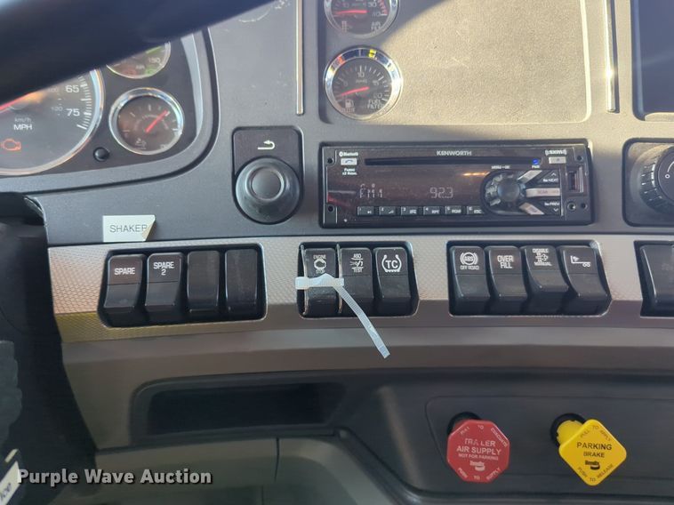 image for item NW9614 2020 Kenworth  T880 semi truck