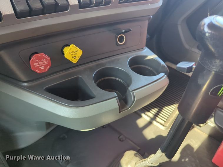 image for item NW9614 2020 Kenworth  T880 semi truck