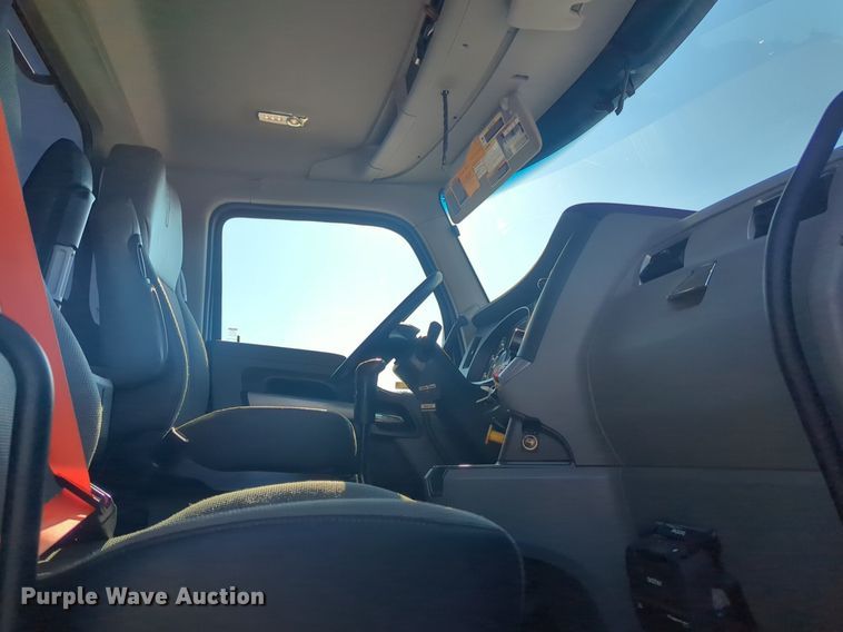 image for item NW9614 2020 Kenworth  T880 semi truck