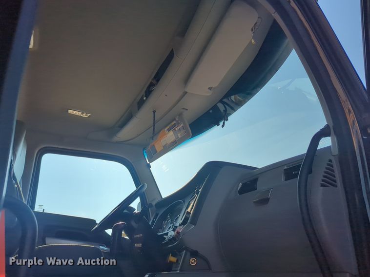 image for item NW9614 2020 Kenworth  T880 semi truck