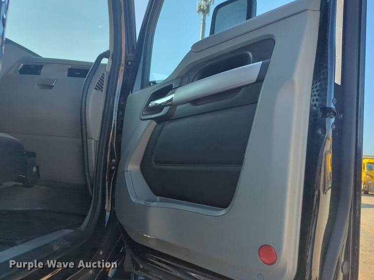 image for item NW9614 2020 Kenworth  T880 semi truck