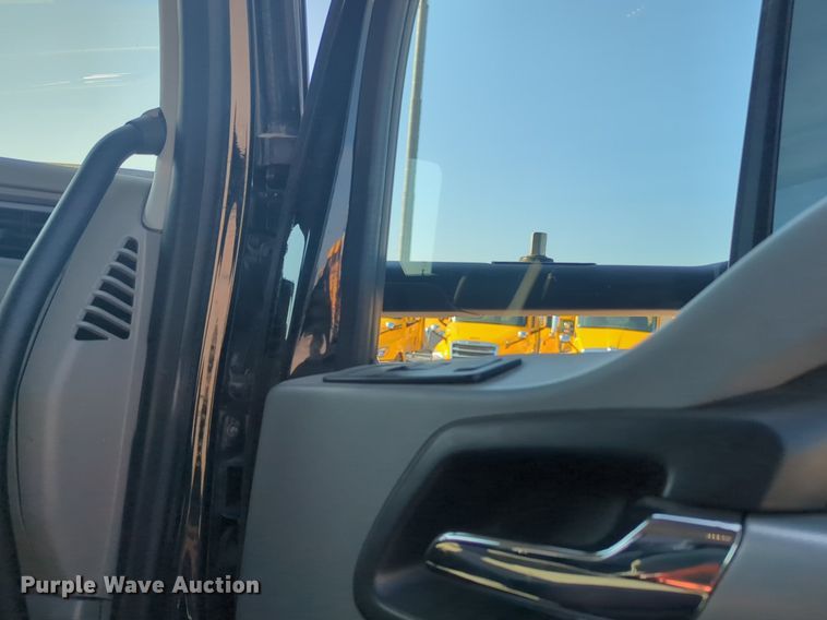 image for item NW9614 2020 Kenworth  T880 semi truck