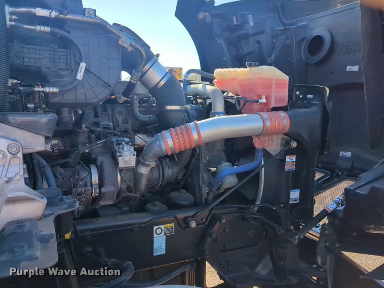 image for item NW9614 2020 Kenworth  T880 semi truck