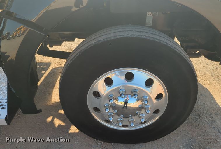 image for item NW9614 2020 Kenworth  T880 semi truck