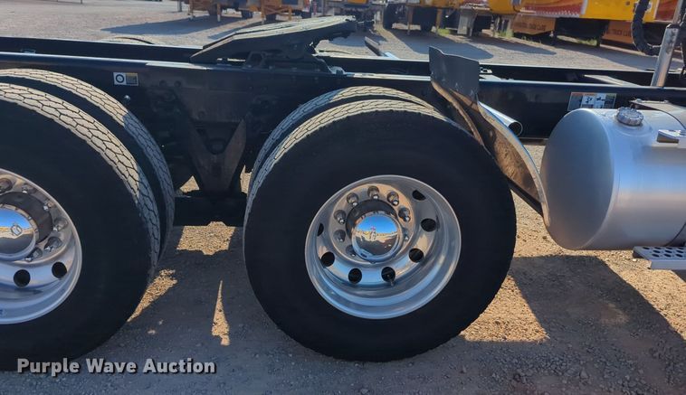 image for item NW9614 2020 Kenworth  T880 semi truck