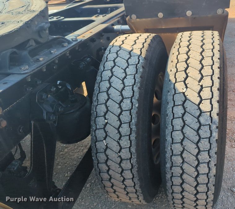 image for item NW9614 2020 Kenworth  T880 semi truck