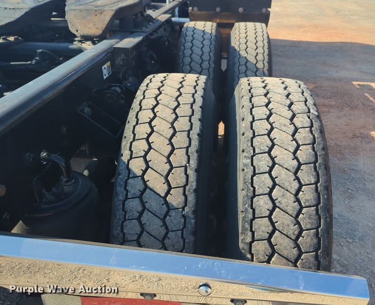 image for item NW9614 2020 Kenworth  T880 semi truck