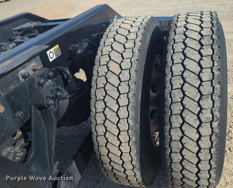 image for item NW9614 2020 Kenworth  T880 semi truck