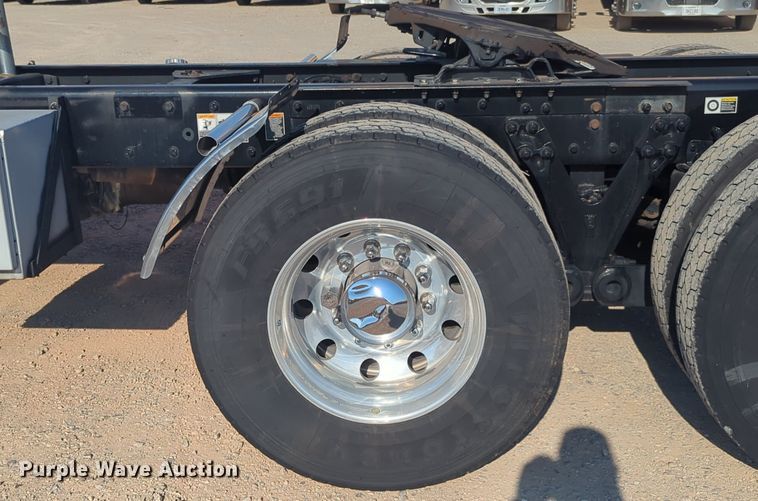 image for item NW9614 2020 Kenworth  T880 semi truck