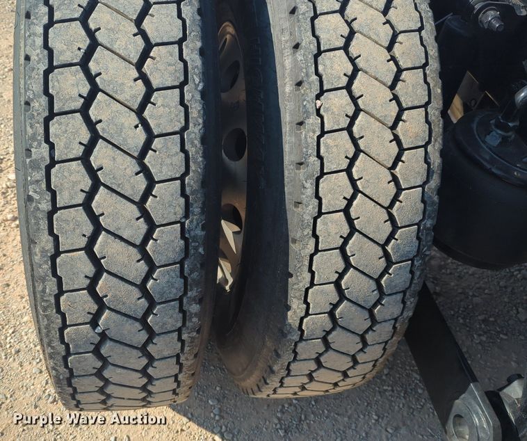 image for item NW9614 2020 Kenworth  T880 semi truck