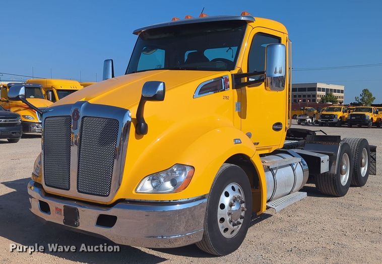 image for item NW9615 2020 Kenworth  T680 semi truck