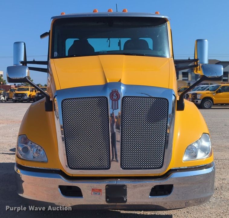 image for item NW9615 2020 Kenworth  T680 semi truck