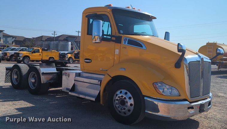 image for item NW9615 2020 Kenworth  T680 semi truck