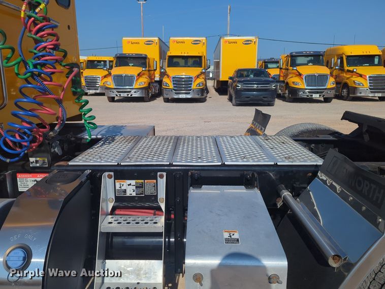 image for item NW9615 2020 Kenworth  T680 semi truck