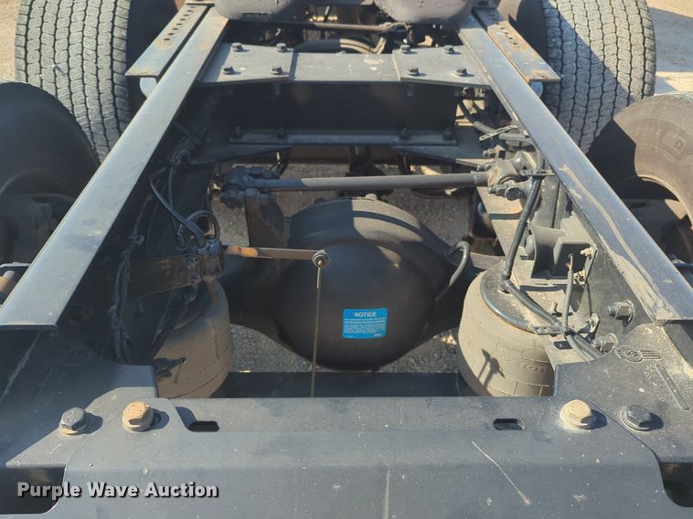 image for item NW9615 2020 Kenworth  T680 semi truck