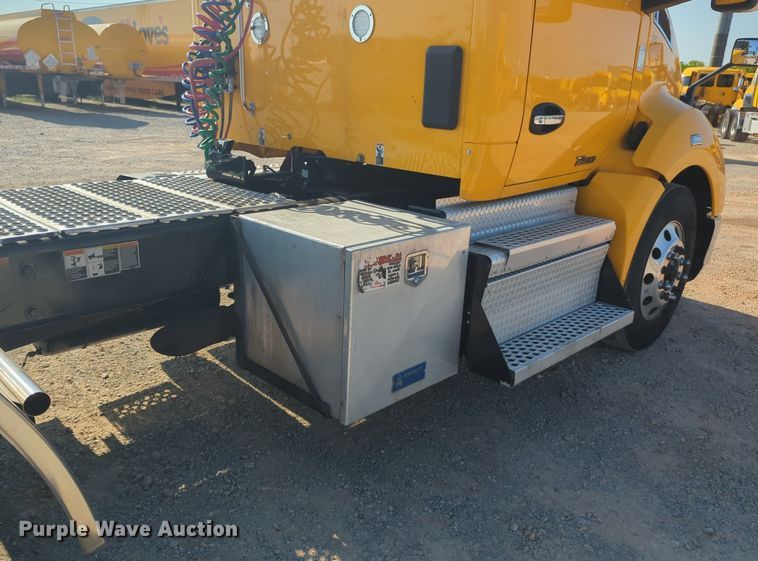 image for item NW9615 2020 Kenworth  T680 semi truck