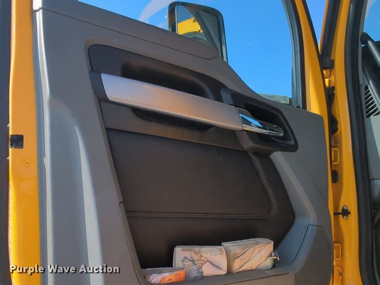 image for item NW9615 2020 Kenworth  T680 semi truck