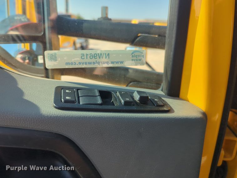 image for item NW9615 2020 Kenworth  T680 semi truck