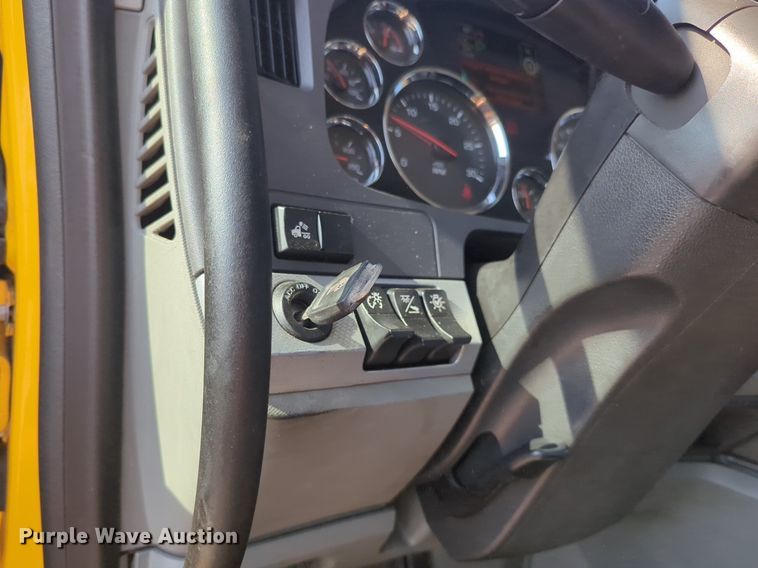 image for item NW9615 2020 Kenworth  T680 semi truck