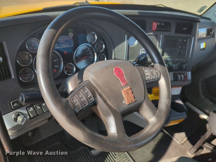 image for item NW9615 2020 Kenworth  T680 semi truck
