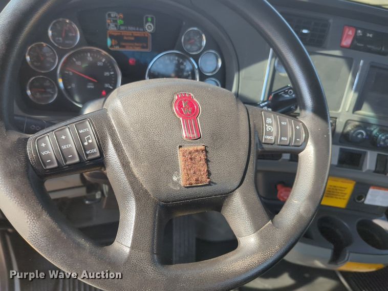 image for item NW9615 2020 Kenworth  T680 semi truck