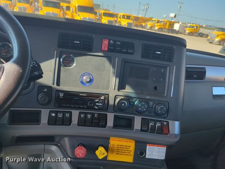 image for item NW9615 2020 Kenworth  T680 semi truck