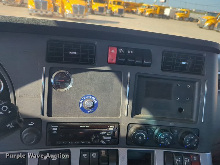 image for item NW9615 2020 Kenworth  T680 semi truck