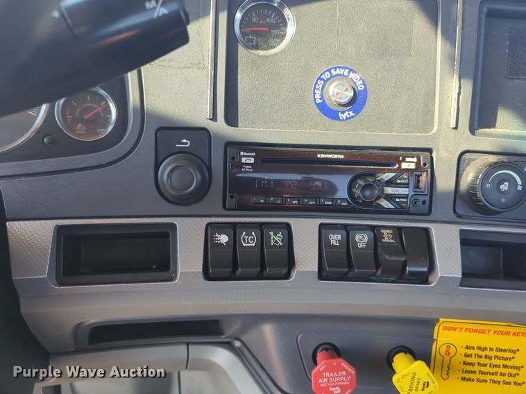 image for item NW9615 2020 Kenworth  T680 semi truck