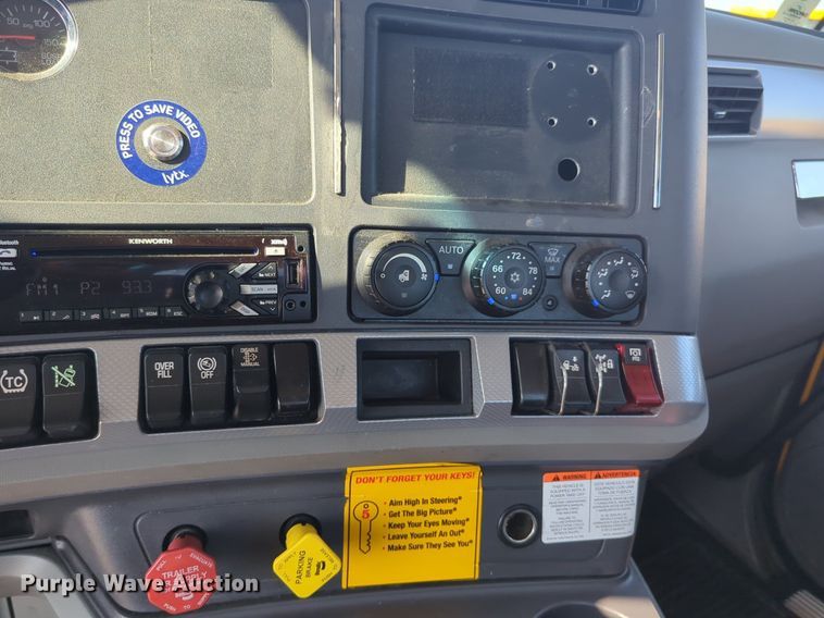 image for item NW9615 2020 Kenworth  T680 semi truck