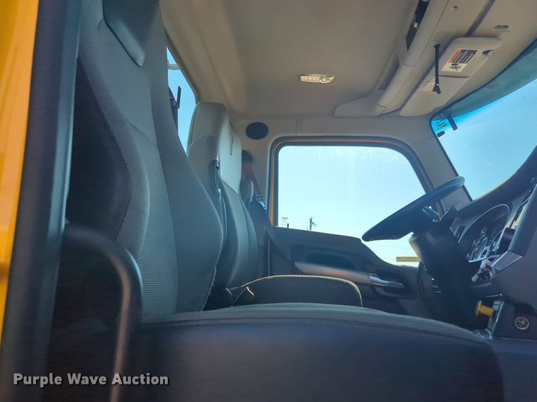 image for item NW9615 2020 Kenworth  T680 semi truck