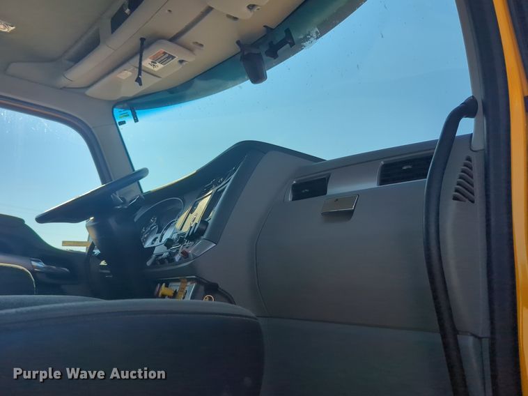 image for item NW9615 2020 Kenworth  T680 semi truck