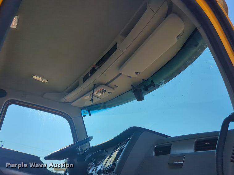 image for item NW9615 2020 Kenworth  T680 semi truck