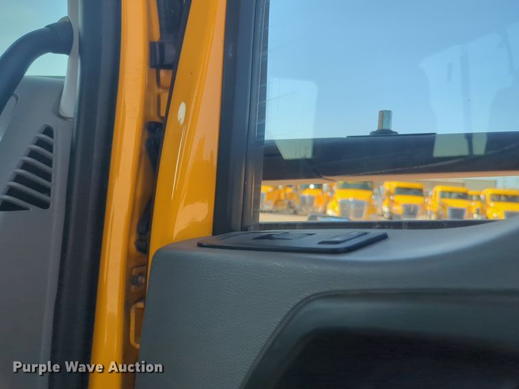 image for item NW9615 2020 Kenworth  T680 semi truck