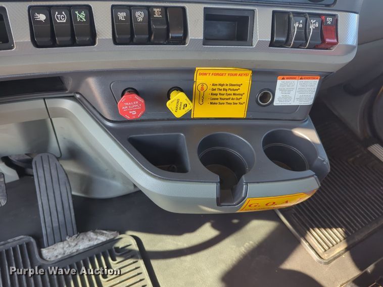 image for item NW9615 2020 Kenworth  T680 semi truck