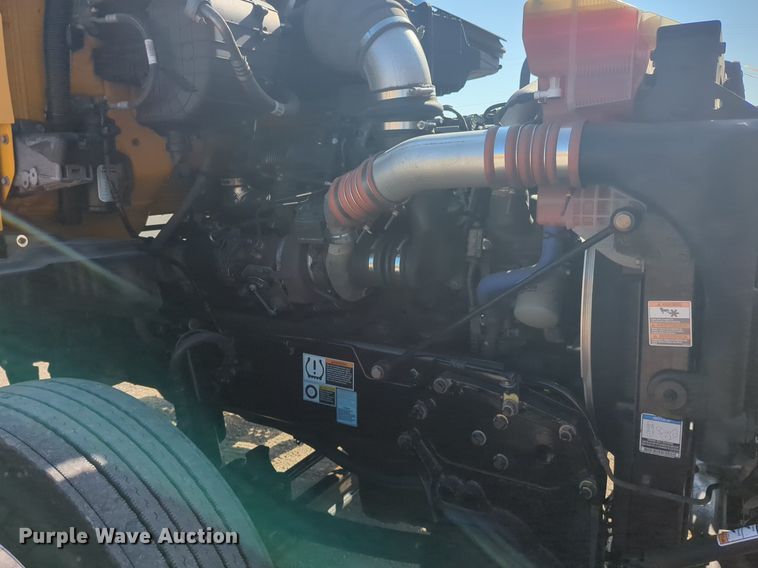 image for item NW9615 2020 Kenworth  T680 semi truck